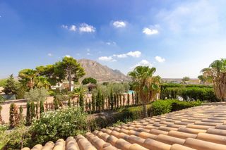 Chalet in Calle torre-xeperut. Vive a lo grande en rebolledo chalet único en su clase