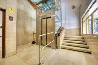 Piso en Ensanche-Diputación. Elegancia y confort, le están esperando en esta vivienda.