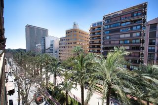 Flat in Ensanche-Diputación. Elegancia y confort, le están esperando en esta vivienda.