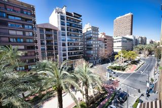 Pis a Ensanche-Diputación. Exclusivo ático para disfrutar alicante desde las alturas!