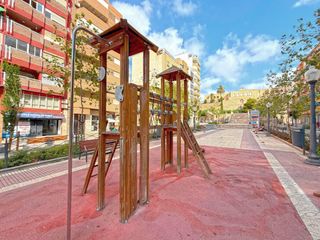 Pis a Ensanche-Diputación. Luz, terraza y una ubicación que marca la diferencia!