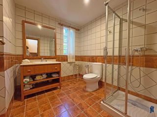 Chalet in Albolote. Piscina, pádel, tenis y mucho más todo sin salir de casa!
