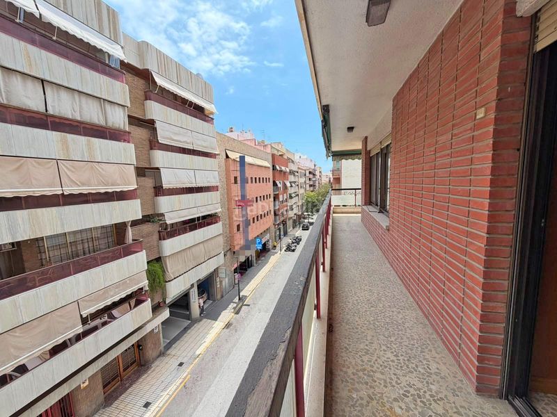 Foto aed3cfa6-4fa4-485c-b713-f86f8d9e2511. Pis a Mercado Alicante
