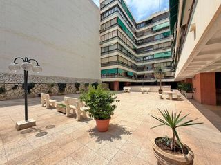 Flat in Mercado. Disfruta de la luz, el centro y una terraza para vivir cada mome