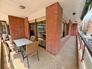 Pis a Mercado. Luz, terraza y ubicación todo lo que buscas en un hogar