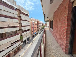 Etagenwohnung in Mercado. Luz, terraza y ubicación todo lo que buscas en un solo hogar