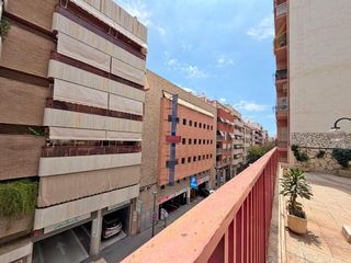 Piso en Mercado. Ubicación, gran terraza, luz... todo lo que buscas en un hogar