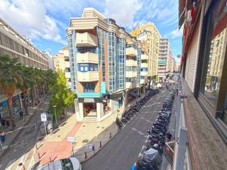 Appartement à Ensanche-Diputación. Gran vivienda en calle alemania  espacio y ubicación