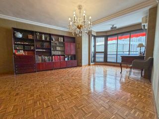 Appartement à Ensanche-Diputación. Muchos metros, mucha luz y la ubicación que todos quieren!