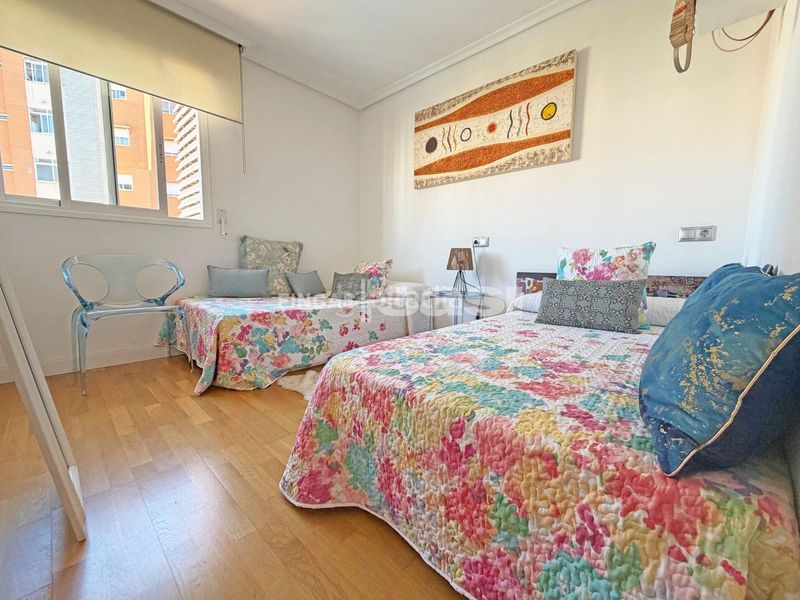 Foto 20255b2b-052b-480f-a2b1-1df8c003b0b8. Pis amb piscina a Babel Alicante
