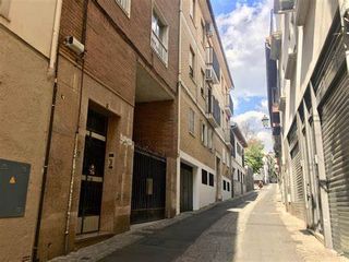 Rent Flat in Calle parra alta de cartuja 19. Piso sin amueblar cocina amueblada 2 dormitorios parra alta