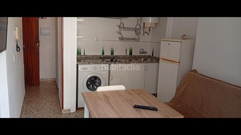 Foto d4500a1e-f428-4b18-b99d-7383dbb31f7a. Alquiler ático centro para año completo atico calefacción central terraza ascensor en Granada