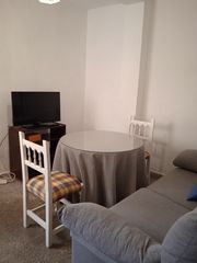 Rent Flat in Calle horno de haza 15. Centro 2 dormitorios solo estudiantes