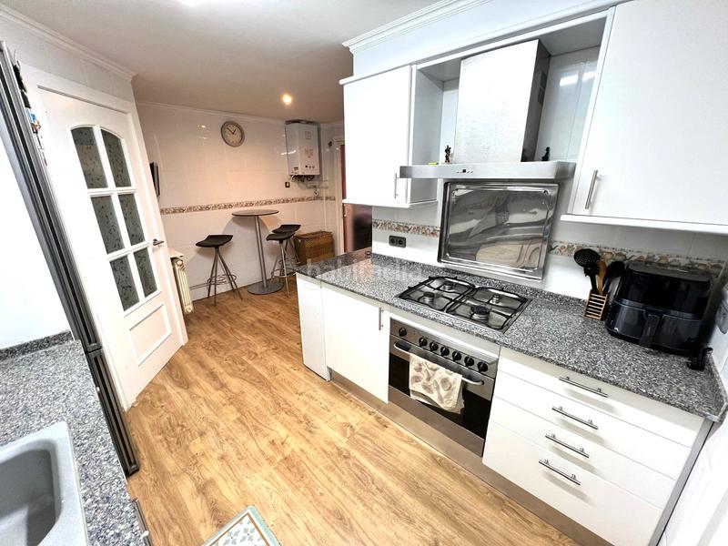 Foto b6e8889a-6818-4977-90d5-55cf6b9bb497. Flat with heating in Centre Cornellà de Llobregat