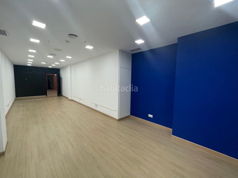 Foto ea6f05e4-1062-45ec-967c-c8d652621ba0. Local comercial a Centre Cornellà de Llobregat