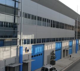 Bâtiment à usage industriel  Carrer de manuel fernández márquez. Nave industrial en rentabilidad junto a les 3 xemeneies