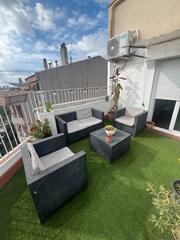 Rent Penthouse in Carrer de sant quintí 27. Ático luminoso en alquiler temporal en la calle sant quintí,