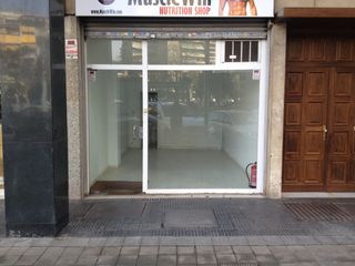 Lloguer Local Comercial a Carrer de déu i mata 154. Local comercial muy cerca de la illa
