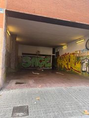 Car parking in Carrer de la Muntanya 25