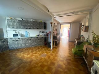 Etagenwohnung  Carrer de ferran. Se vende piso en uno de los barrios mas emblematicos de barcelon