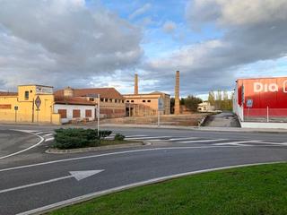 Solar industrial a Carrer de l'aigüeta 216. Las parcelas se encuentran en un entorno consolidado comercialme