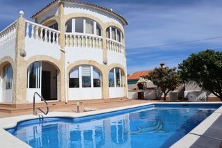 Casa en Calle 29-sorts de la mar 1. Acogedora casa ubicada en las marinas km 8,5 a tan solo 200 m de