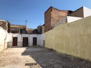 Terreno residencial en Calle soler 16. Venta de solar con fachada a dos calles