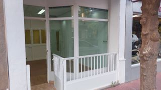 Local Comercial en Avenida monteazahar 7. Local ideal para m�ltiples posibilidades de negocio