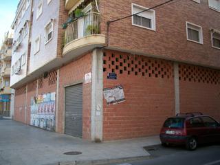 Locale commerciale in Avenida Fabián Escribano 59