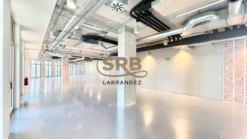 Foto dd30924a-3f48-41c0-8b58-ef8fdf676a27. Rent office space with heating parking in Poblenou Barcelona