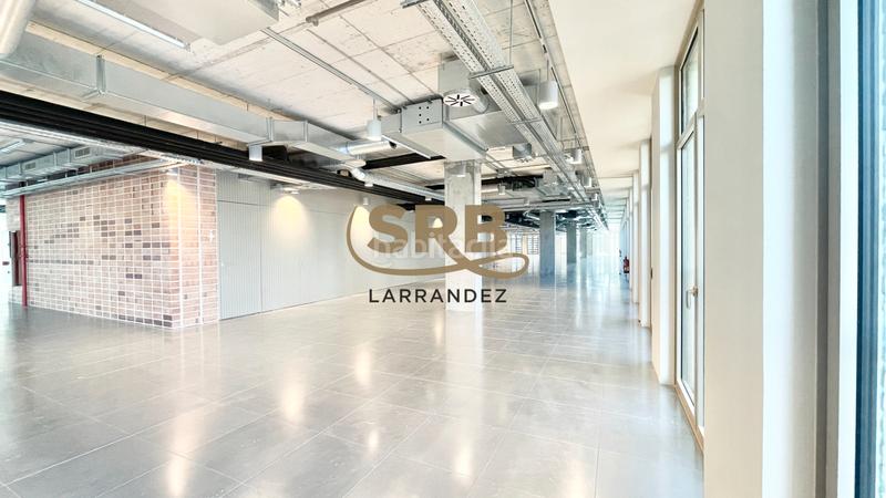 Foto f8c11bb1-1a57-4f41-9fe0-1a2226c4aa7e. Rent office space with heating parking in Poblenou Barcelona