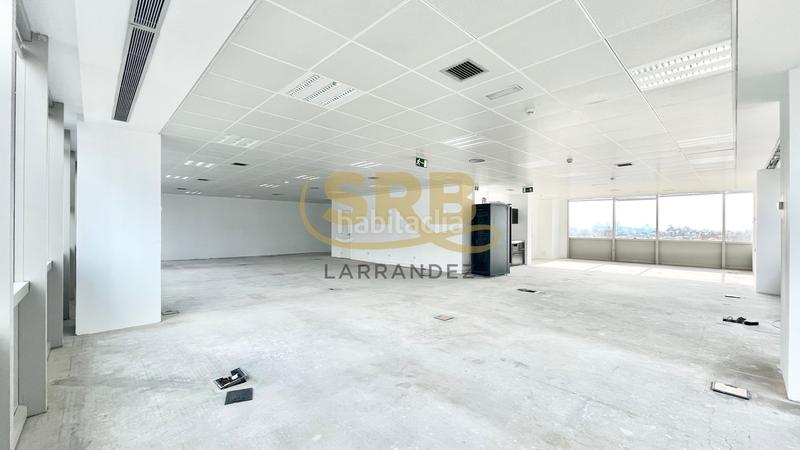 Foto 16612079-627a-4416-949b-2c3689dc5578. Rent office space with heating parking in Hostafrancs Barcelona