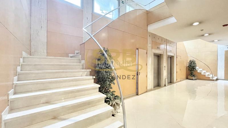 Foto 42bff944-0072-4c67-a36b-db0447c92580. Rent office space with heating parking in Hostafrancs Barcelona