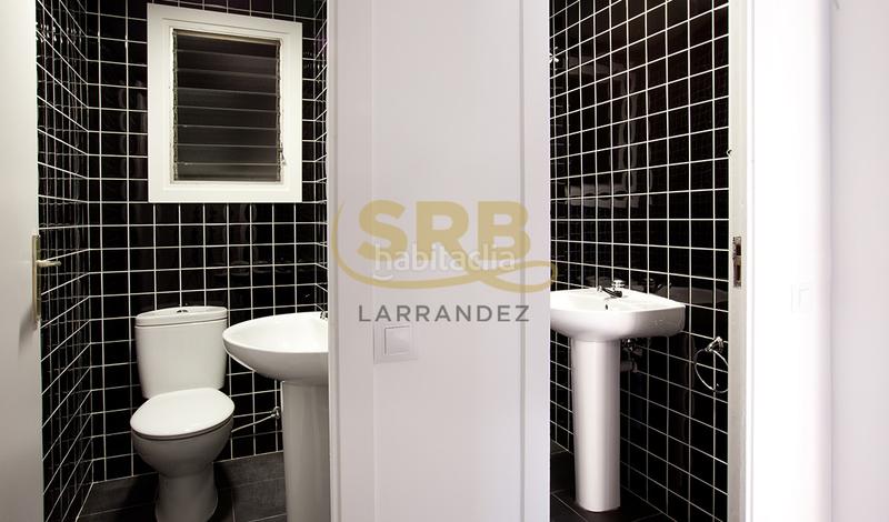 Foto 316ead2a-62ff-4ccb-8cda-146eea00ff60. Lloguer oficina amb calefacció a Sant Antoni Barcelona