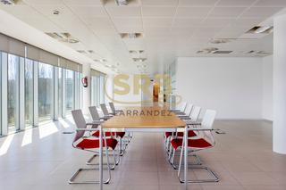 Location Bureau  Carrer pau vila. Oficina muy luminosa y superficie diáfana, en edificio helion de