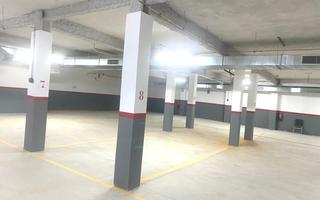 Miete Fabrikhalle  Carrer de batista i roca. Nave en badalona, ideal para parking o almacén