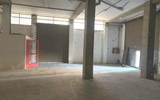Rent Industrial building  Carrer de joaquim monmany. Nave con patio en sant feliu de llobregat (barcelona), en alquil