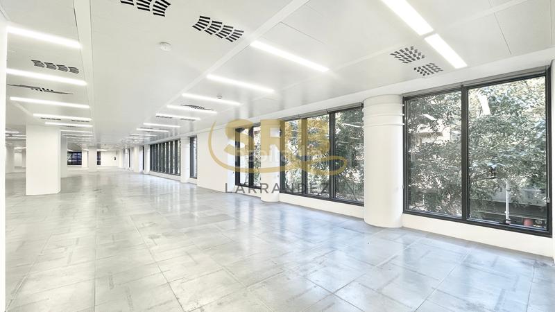 Foto 131d460b-e020-4838-accb-74f7fcc1ae25. Alquiler oficina  diáfana, muy luminosa, situada en calle numancia / berlín (zona de Sants) en Barcelona