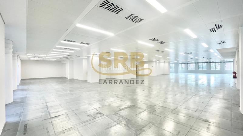 Foto 1949b914-645e-497b-9392-a2ef8cb39931. Alquiler oficina  diáfana, muy luminosa, situada en calle numancia / berlín (zona de Sants) en Barcelona