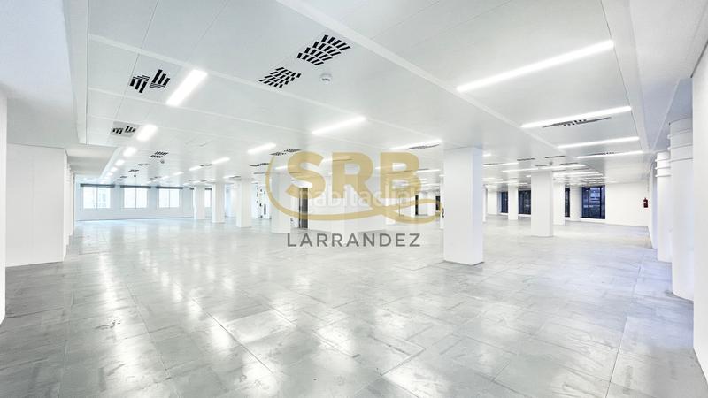 Foto 184f1ad2-dcd0-44bf-8fc6-b4a60b0797fb. Rent office space with heating parking in Sants Barcelona