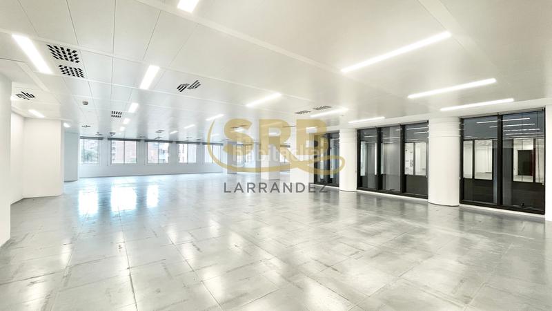 Foto 38e2ef56-e7ea-4ab6-bdf9-96b05ec56a6d. Rent office space with heating parking in Sants Barcelona