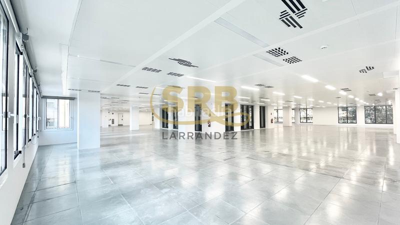 Foto cc8647a0-b39b-4e4d-8519-ce53a62c738d. Rent office space with heating parking in Sants Barcelona
