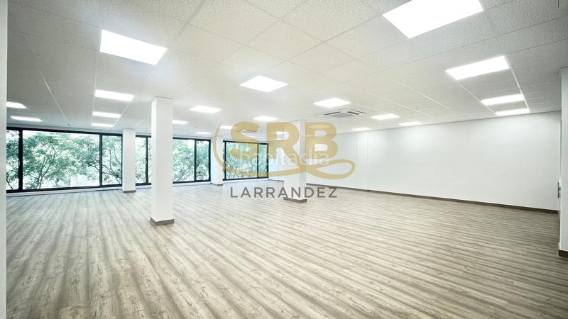 Foto ae3cf3c5-8032-4ad1-8576-f88c00375e91. Alquiler oficina  totalmente reformada, con mucha luz natural, en tuset con avda. diagonal, en Barcelona
