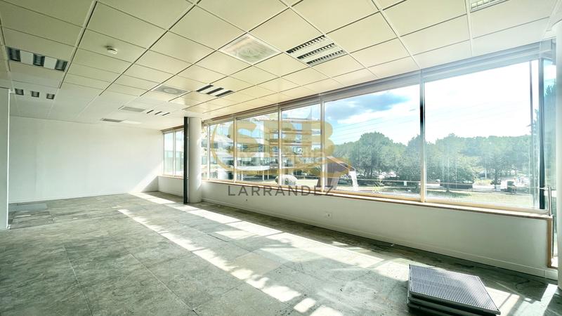 Foto 4f8a97bf-85c6-4677-a023-2c9187aae78c. Location bureau avec chauffage parking dans Volpelleres Sant Cugat del Vallès