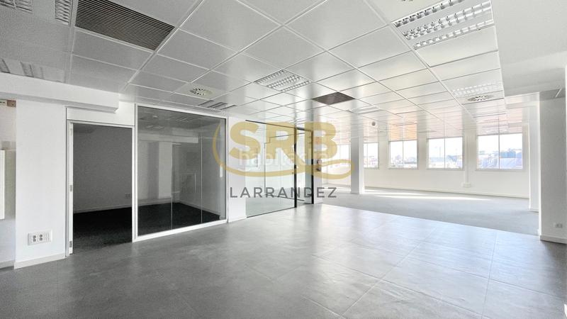 Foto 35ca1516-6c0b-4c7e-8f7f-0701a0149962. Lloguer oficina amb calefacció aparcament a La Nova Esquerra de l´Eixample Barcelona