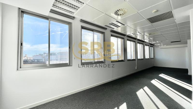 Foto 769cf562-2a13-4b30-bee2-b104b9871255. Miete büro mit heizung parking in La Nova Esquerra de l´Eixample Barcelona