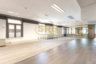 Miete Büro  Avinguda diagonal. Oficina en avda. diagonal con pau claris, diáfana, con excelente