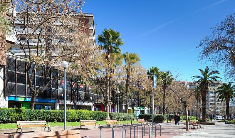 Foto b39014a8-ade8-4fc0-b467-3cf795835530. Lloguer oficina amb calefacció a Barri de les Corts Barcelona