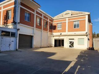 Miete Fabrikhalle  Riera de targa. Nave con oficinas y gran patio, en vilassar de dalt