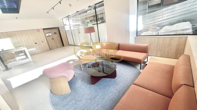 Foto 7bf5ab7e-1ee3-4f3b-b1d9-268e97eb8069. Lloguer oficina amb calefacció aparcament a Provençals del Poblenou Barcelona